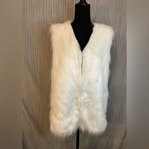 Ailubaodan Snow White Faux Fur Vest Fully Line Hook Eye Front Closure Sz m